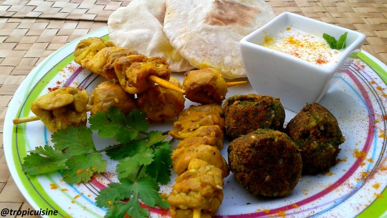 Mezzé Libanais, brochettes de poulet, falafels, pita, sauce à la menthe cours de cuisine grenoble
